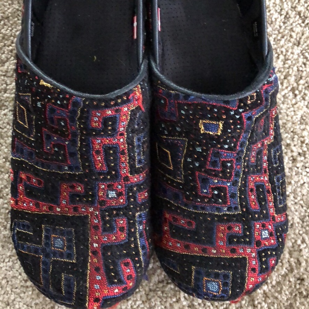Sanita size 40 clogs.